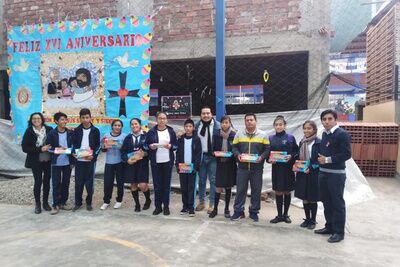​Premios a los ganadores de secundaria del colegio Sagrado Corazón de Jicamarca