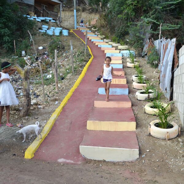 Un barrio más seguro y accesible: asfaltamos nuevos peatonales en Santa Lucía