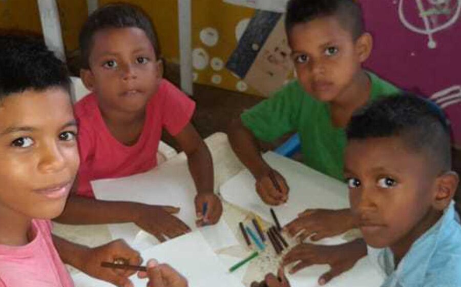 Rescatando la tradición oral y fomentando el hábito lector con los niños y niñas de la comunidad indígena de Wayuú.